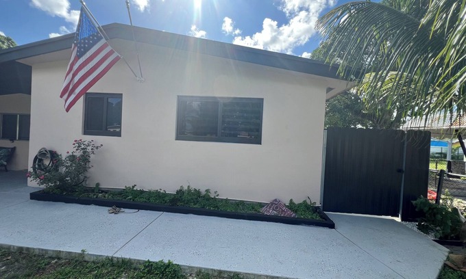 Miami Gardens Apartment | Chic studio with WiFi and AC in vibrant Miami