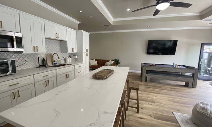 Hillcrest Cottage | Chic stylish home minutes away from everything in hillcrest