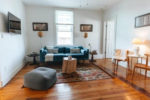 Yachting Village Apartment | CHIC Thames Harbor free parking