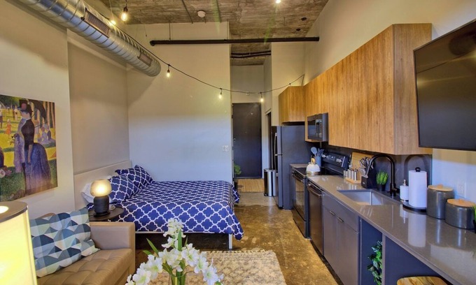 Midtown Hotel | Chic Ultramodern Minimalist Studio Loft + Patio