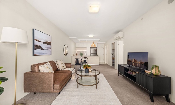 West End Apartment | Chic West End Stay with Gym & Pool Access