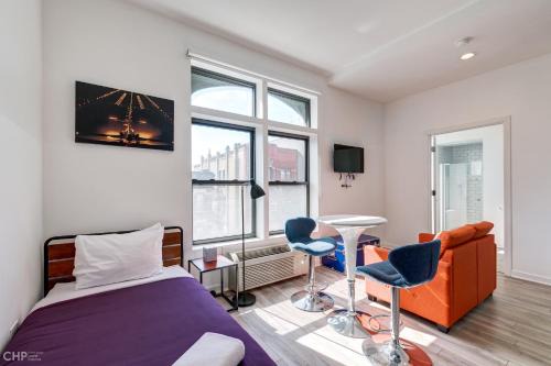 River West Hotel | Chicago Second Floor Studio by 747 Lofts