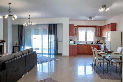 Kastoria Apartment | Chloe Maxi Apt 110sqm
