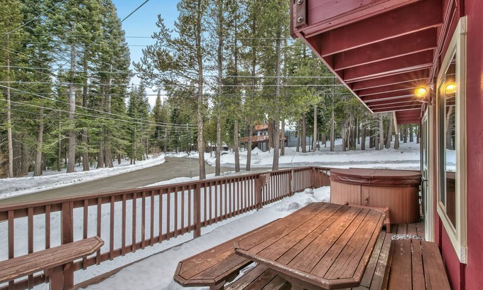 North Upper Truckee Cabin | Cholula 811c 4 Bedroom Cabin by RedAwning