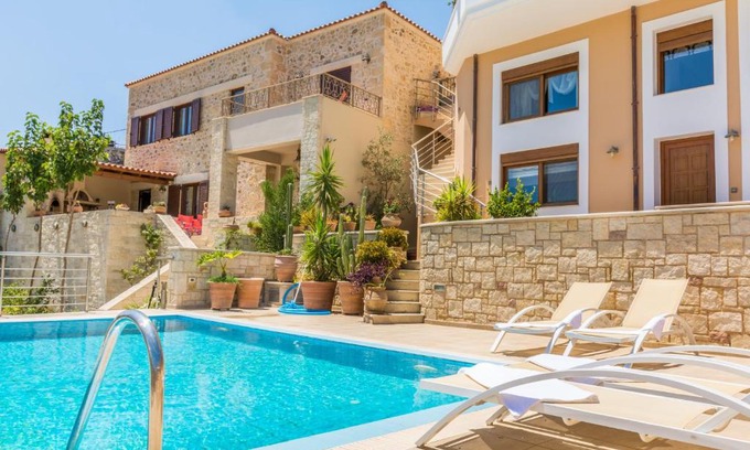 Dhafnes Villa | Christina's Home