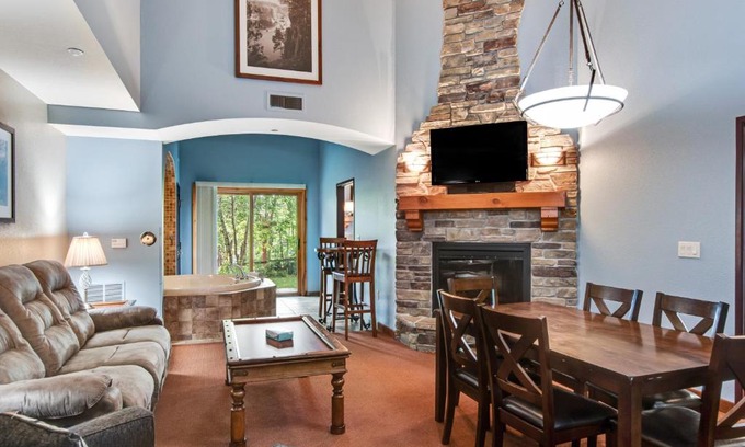 Wisconsin Dells Apartment | Chula Vista Condo Unit #2145