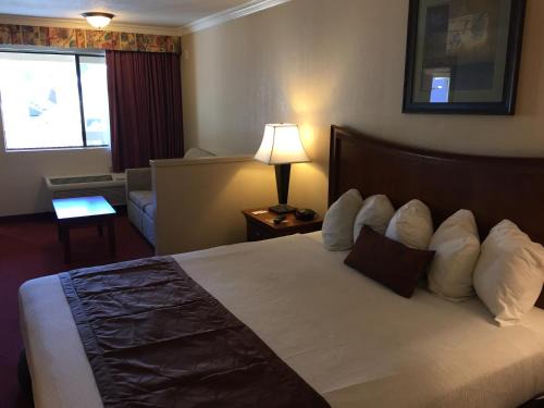 Lincoln Acres Hotel | Chula Vista Inn