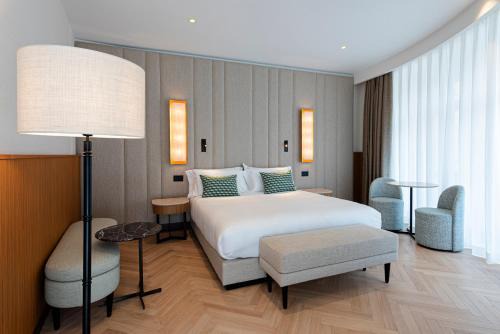 Rione III Colonna Hotel | Circle6 Rome