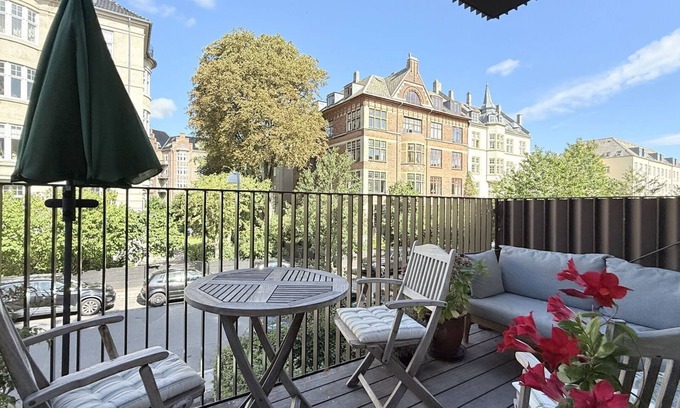 Frederiksberg C Apartment | City Apartment in Frederiksberg with 2 bedrooms sleeps 4