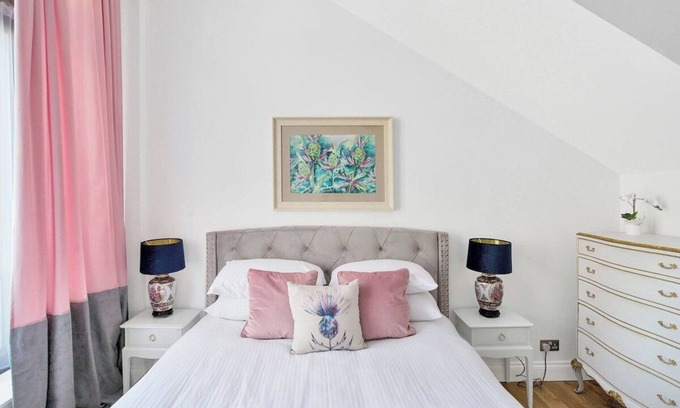 Alloa Apartment | City Centre Flat in Alloa