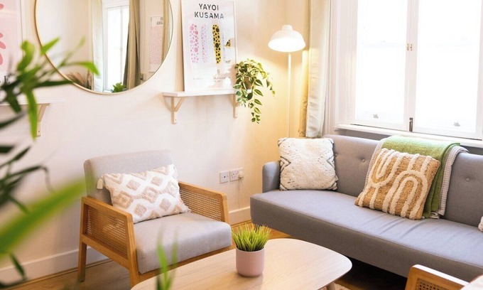 London City Centre Apartment | City Centre Hideaway 100m from Trafalgar Square