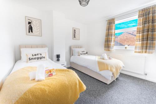 Everton House | City Centre House with Secure Driveway Parking, Neflix, Garden, Long Stay Savings