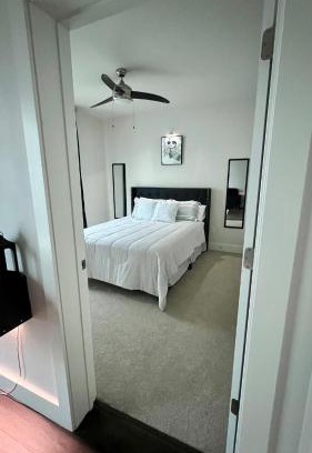 Home Park Apartment | City-View Luxe Stay 7 Mins to Mercedes-Benz