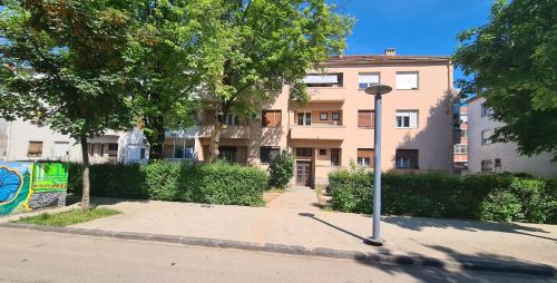 Niksic Apartment | CityHeart Apartment