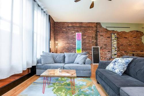 Bangor Apartment | Cityscape Elegance - Stylish Skyline Views Retreat