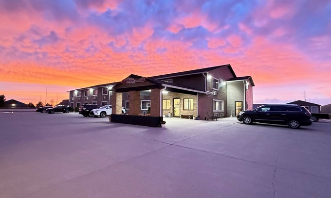 Clarion Hotel | Clarion Hometown Inn