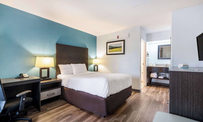 Cleveland Hotel | Clarion Inn Cleveland near University