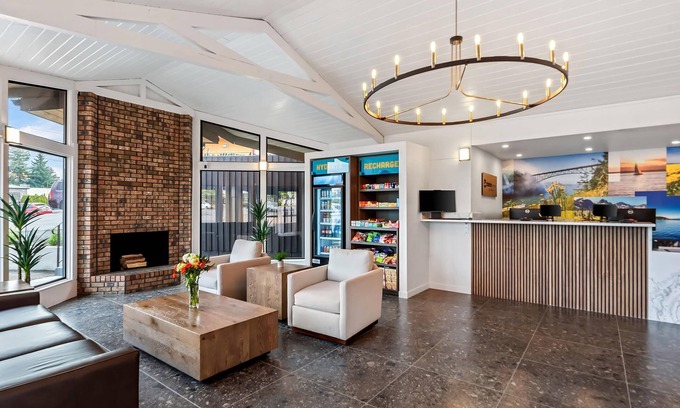 Mount Vernon Hotel | Clarion Pointe Mount Vernon - Burlington