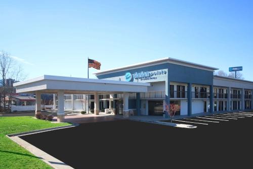 Statesville Hotel | Clarion Pointe Statesville
