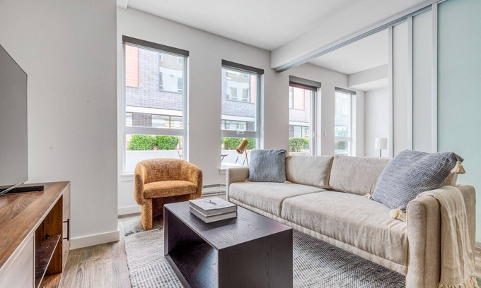 West Woodland Apartment | Classic Ballard 1BR w/BBQ, Lounge & W/D, onsite retail, by Blueground