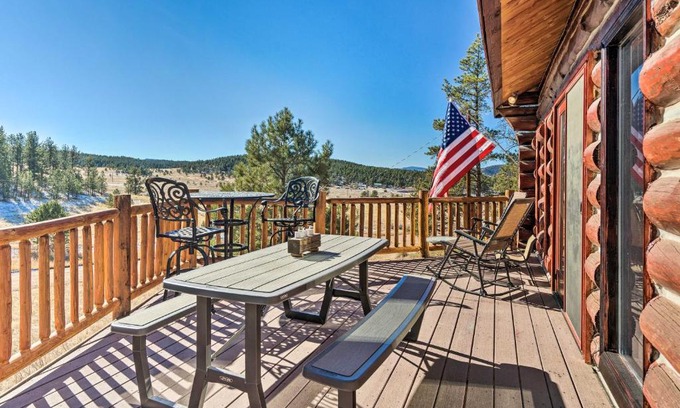 Florissant House | Classic Colorado Log Home with Mountain Views!