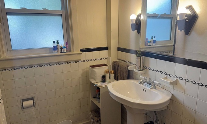 Chatham-Kent Apartment | Classic Grand Ground Level 1 bed Apartment in Downtown Chatham