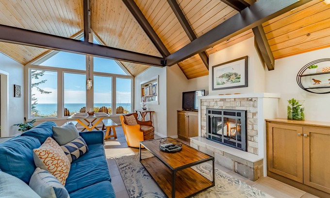 Trinidad House | Classic home with ocean views - just a short walk to parks & beaches