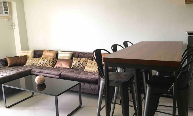 Guadalupe Nuevo Condo | Classy 2BR Apartment + Netflix at Rockwell Makati