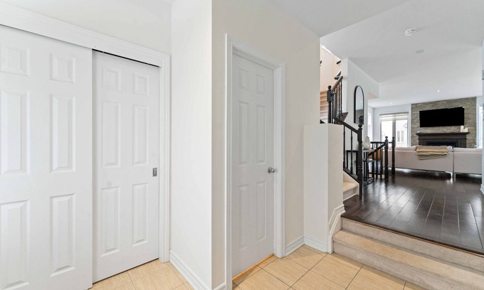 Ottawa Division House | Classy and Inviting 4BD | 15 MINS 2DT