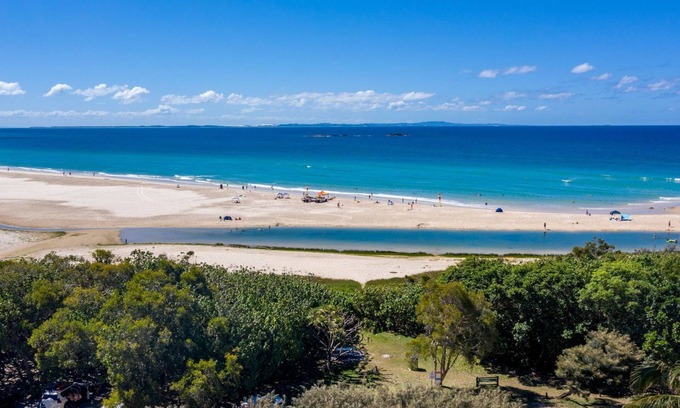 Point Lookout Apartment | Claytons 5 | 4 bedroom, 2 bath, beachfront, awesome views from covered deck