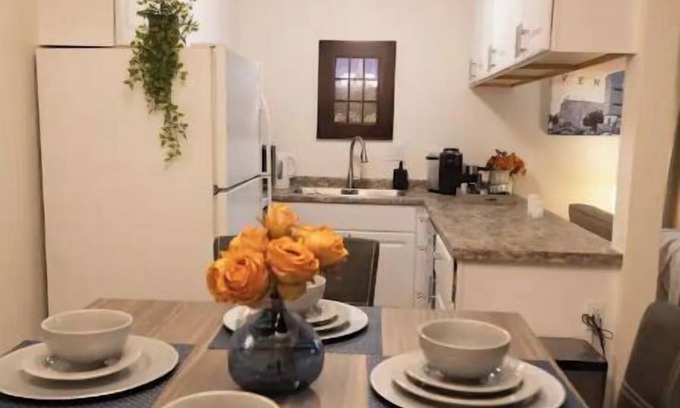 Cascade House | Clean and quiet 2/1.5 townhouse 4 miles from airport