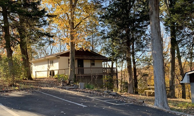 Burnside House | Clean, cozy 2 BR 1 BA house with deck, lake view, lake access, minutes to LCRH