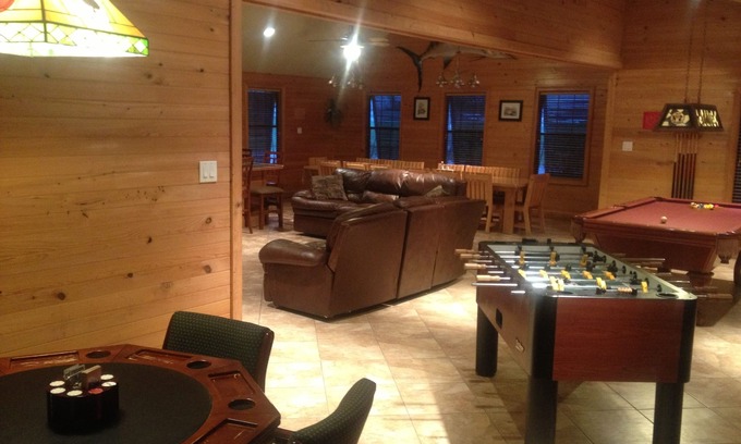 Boothville Cabin | "Clean/Maintained Fully Furnished & Luxurious LODGE"-Blue Marlin Lodge