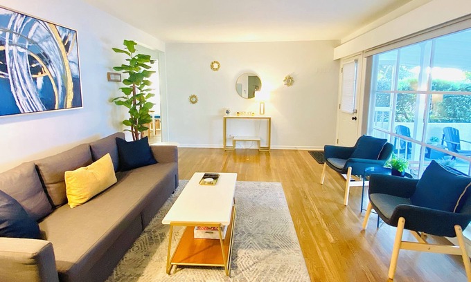 Los Altos House | Clean modern 💎 w Backyard ⭐️AC+Parking+W&D⭐️Central location