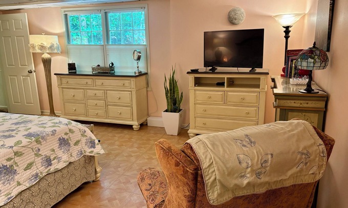 Marietta Apartment | Clean n Comfy apartment on 2 acres in a great safe location with Spa amenities.