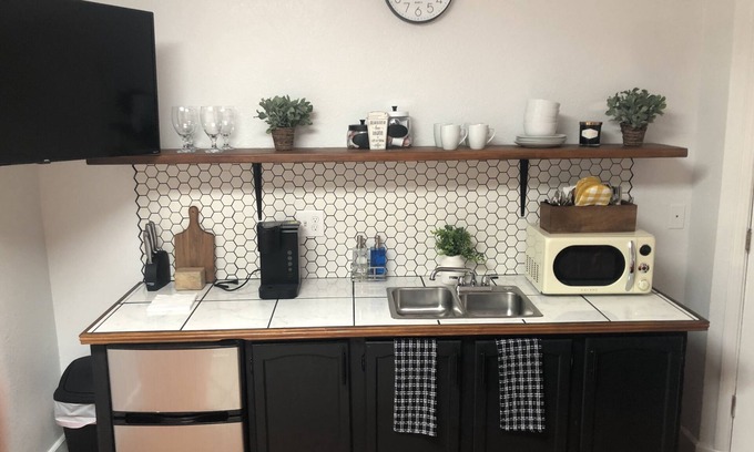 Las Cruces Apartment | Clean Studio with Kitchenette and Fresh Patio!
