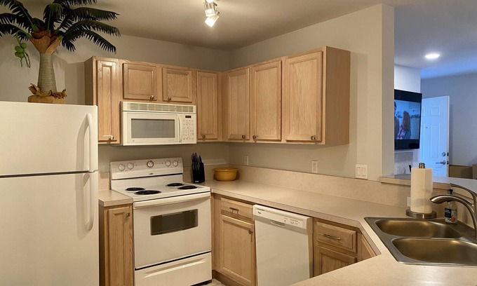 Beach Haven Condo | Clean & Updated Condo - Close to Mayo Clinic, Shopping & More!