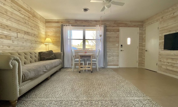 Springdale House | Clean updated private yard house 2-5min drive to attractions