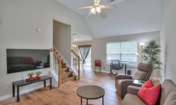 Smyrna House | Clear Circle- Modern 3/2.5 near everything! Smryna- Off I-24!