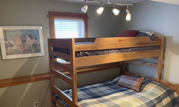 Okanagan-Similkameen Cabin | Clearview in lower suite close to village