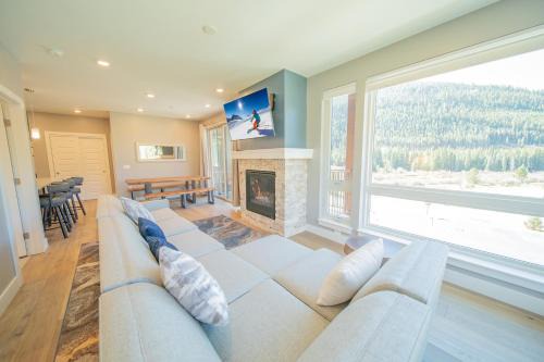 Lakeside Village House | Clearwater Lofts Bldg 2 205 by SummitCove Lodging