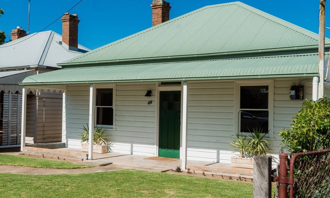 Central Mudgee Cottage | Clementine Mudgee Heritage cottage in central Mudgee