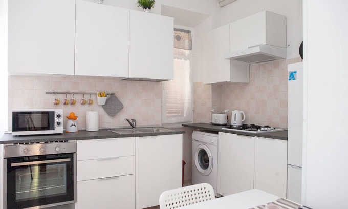 Ancona House | CLEO IRIS