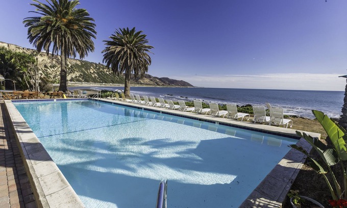 Mussel Shoals Hotel | Cliff House Inn On The Ocean