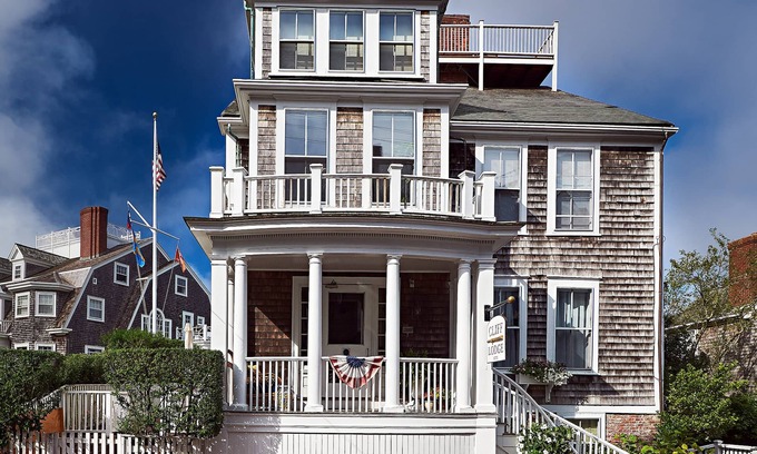 Brant Point Bed & Breakfast | Cliff Lodge