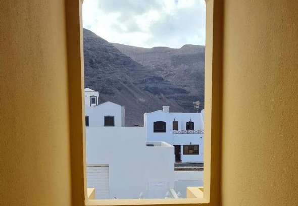 Orzola Apartment | Cliff View Orzola