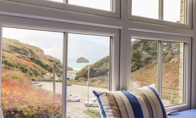 Trebarwith Strand Cottage | Cliffside