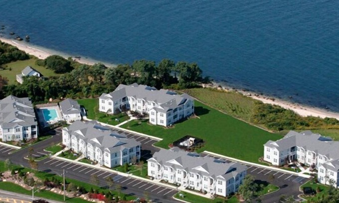 Greenport West Apartment | Cliffside Resort Condominiums