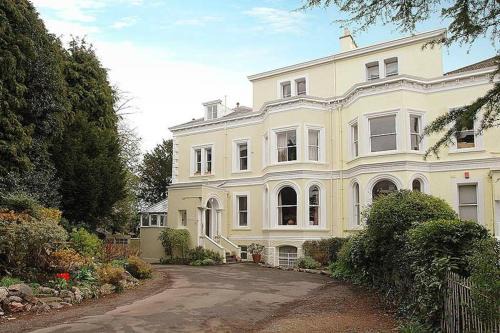 Bristol Apartment | Clifton Spacious 3 Bed Apt & Parking - Simplycheckin