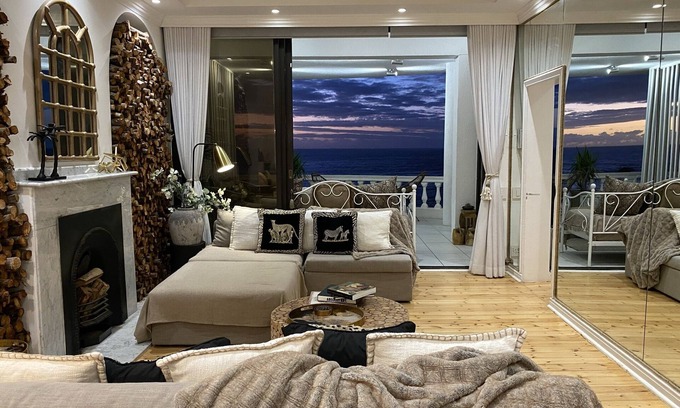 Plumstead Apartment | Clifton YOLO Spaces - Clifton Beachfront Dream